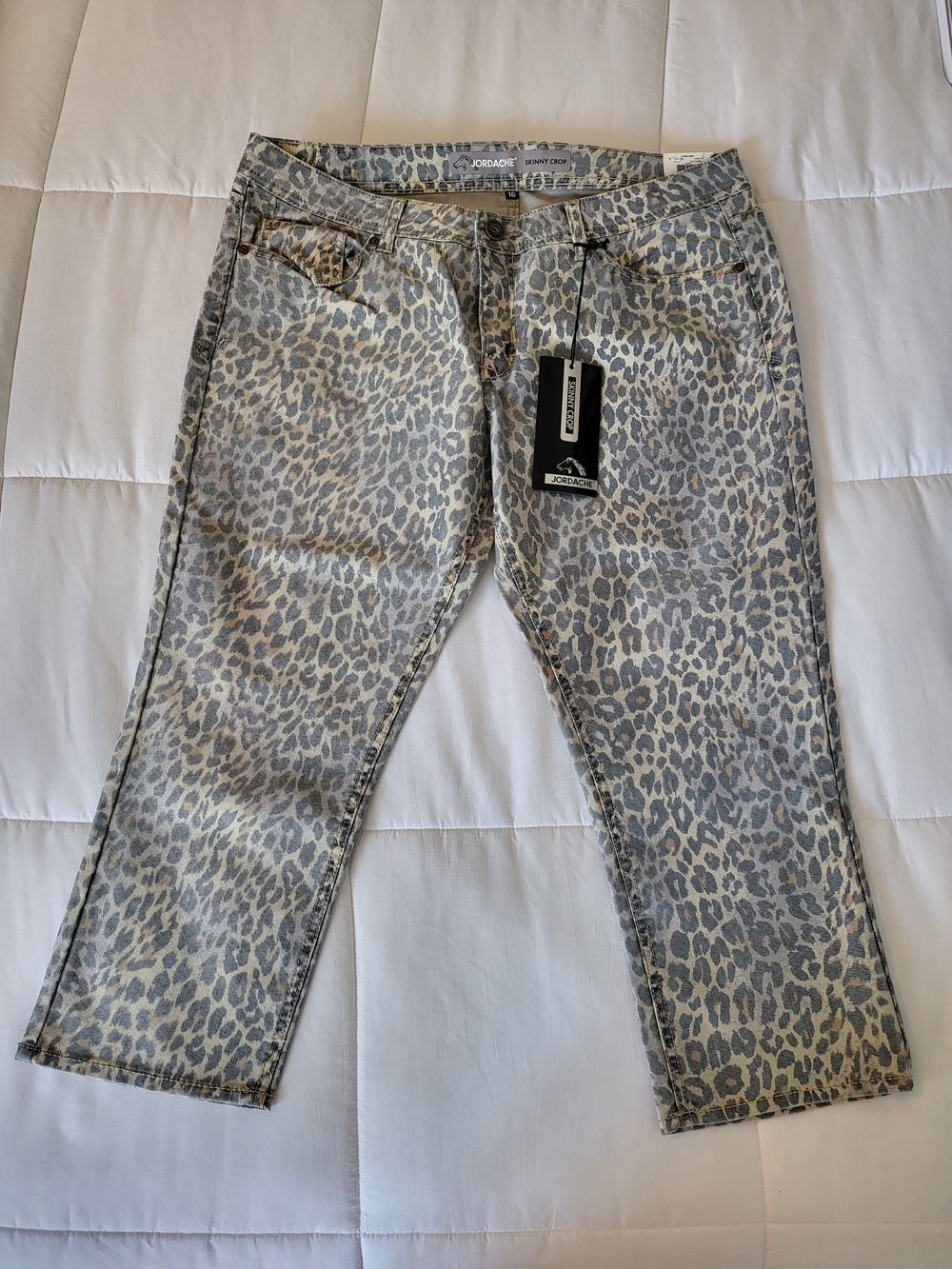 Jordache Women’s 16 Leopard Print Capris - Gray/Cream, NWT